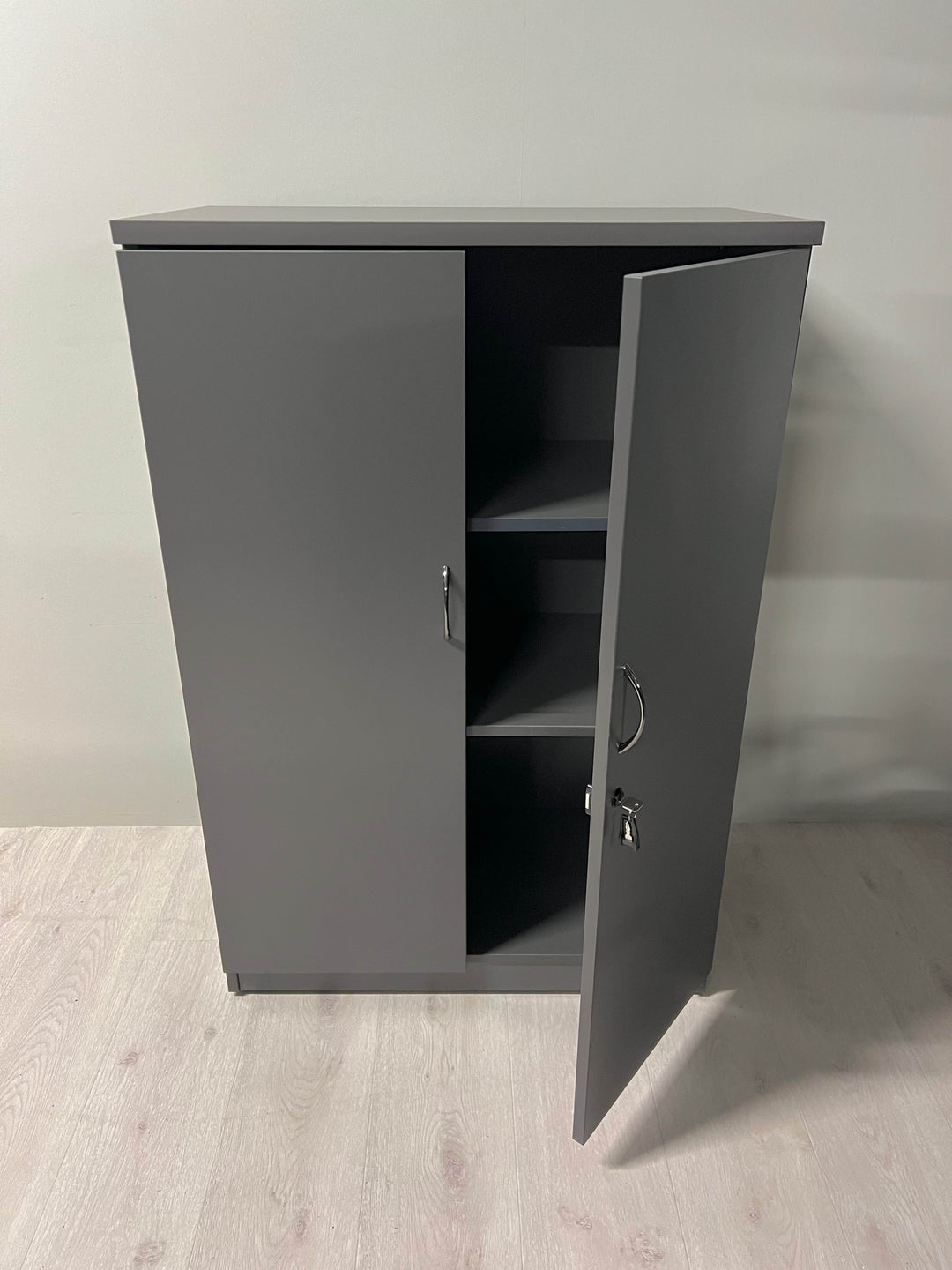 NYTT | ANTRASITT MØRKGRÅ SKAP