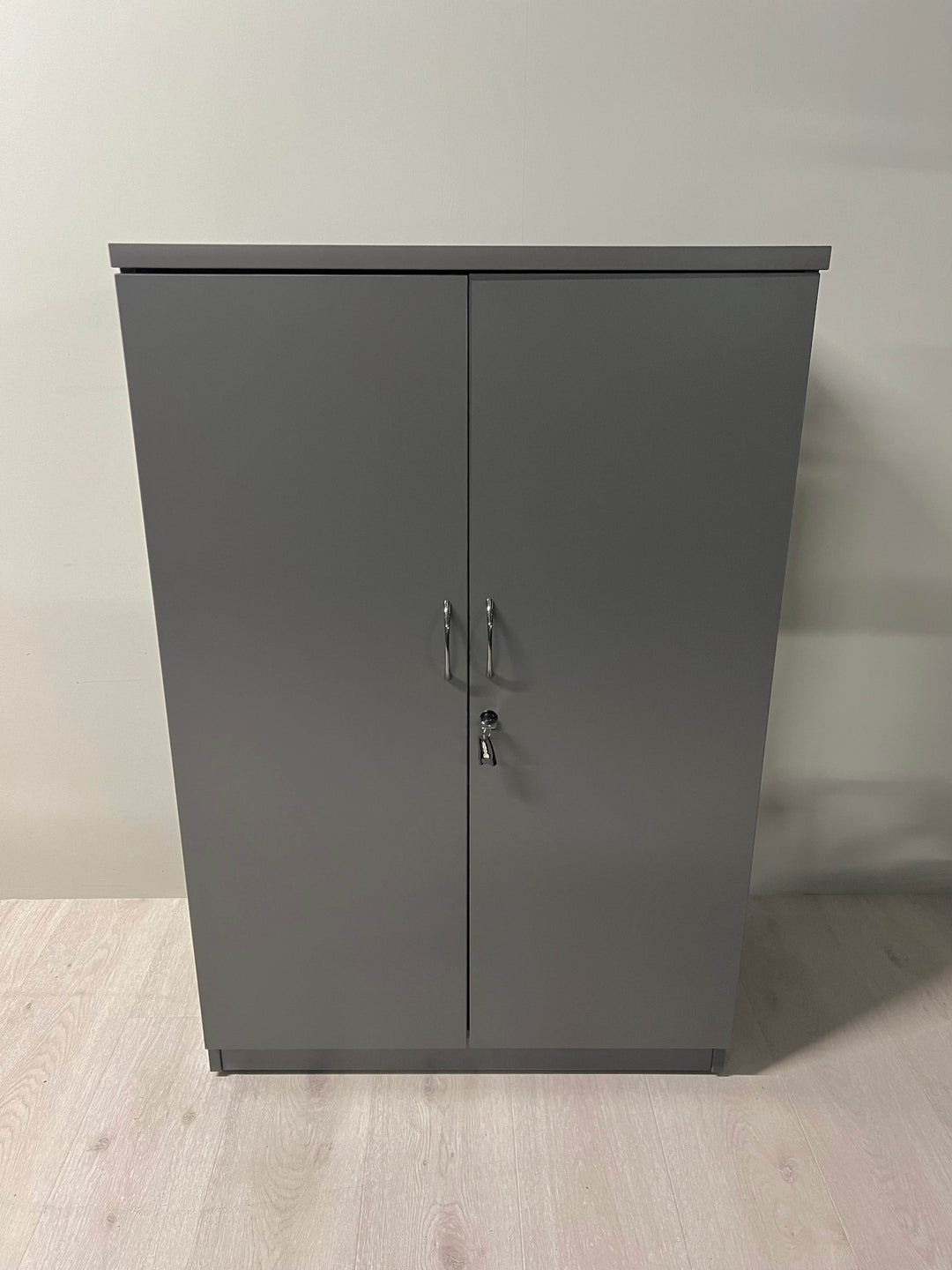 NYTT | ANTRASITT MØRKGRÅ SKAP