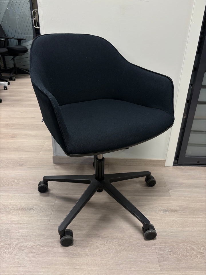 BRUKT | VITRA SOFTSHELL KONFERANSESTOL/LOUNGESTOL