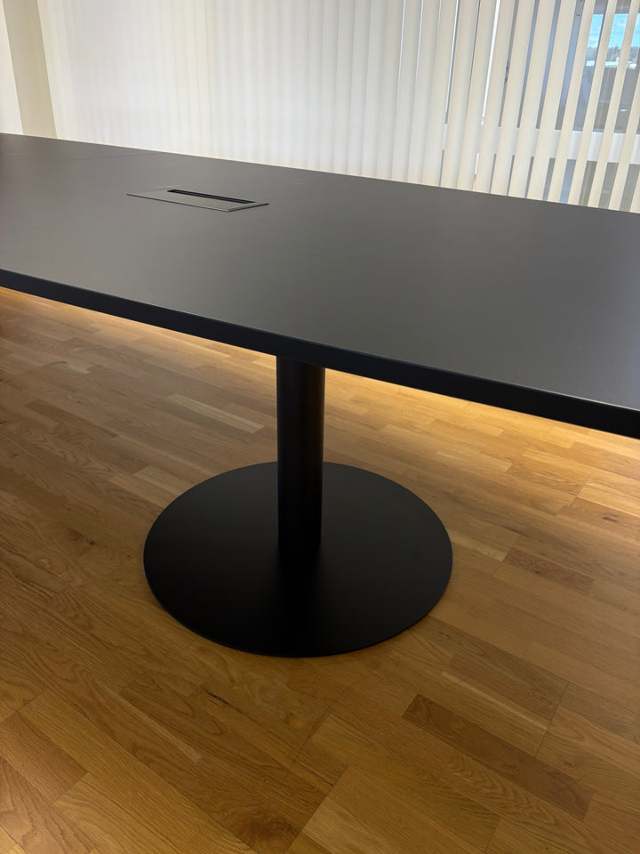 NYTT | MEET BÅTFORMET MØTEBORD/KONFERANSEBORD 360CM (NYHET)