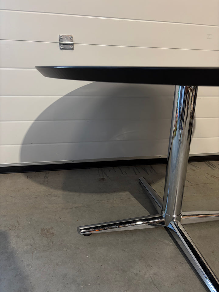 BRUKT | SVART FORAFORM LINOLEUM LOUNGEBORD