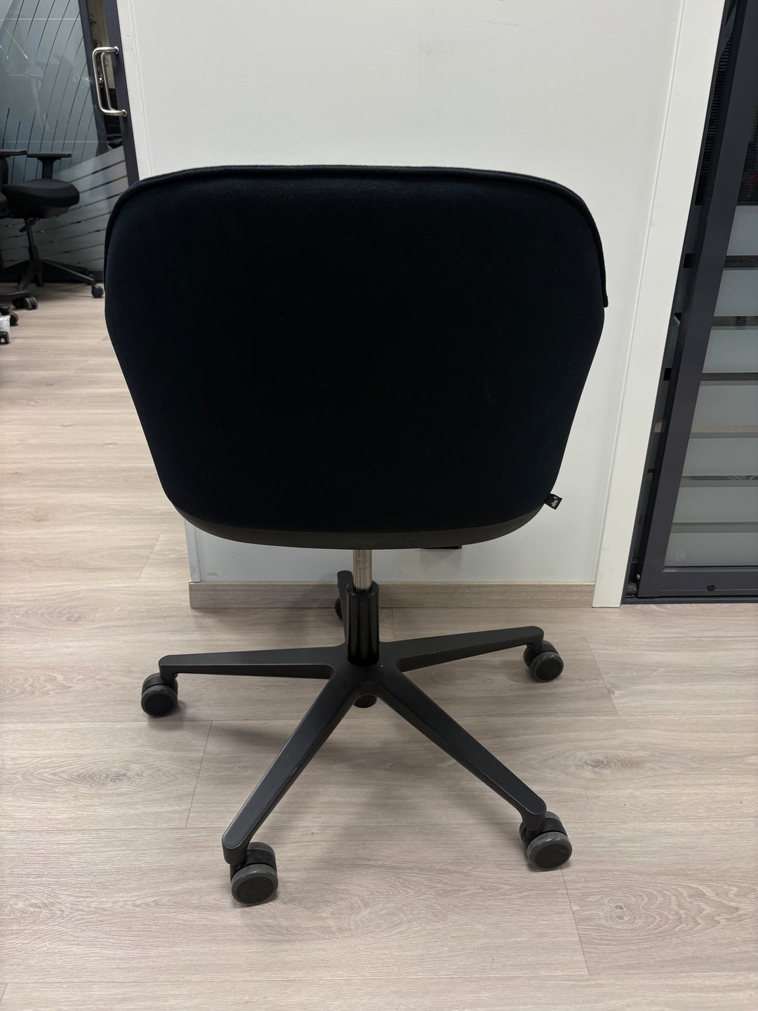 BRUKT | VITRA SOFTSHELL KONFERANSESTOL/LOUNGESTOL