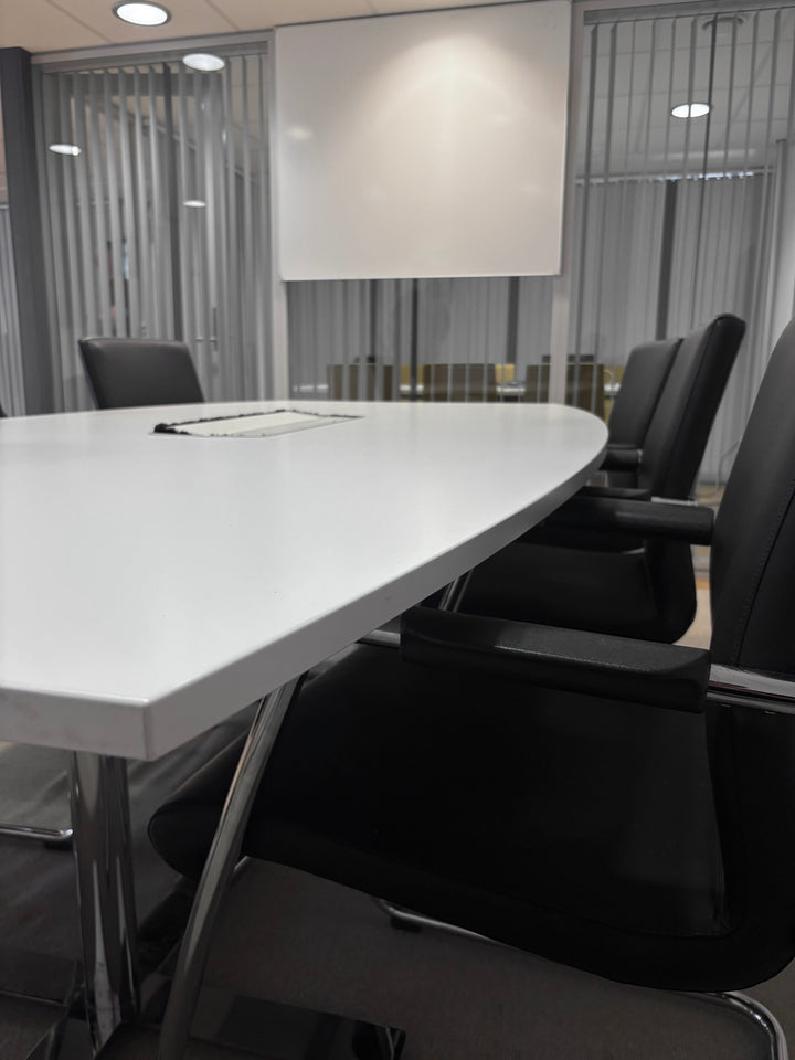 BRUKT | PAKKE MED KINNARPS KONFERANSESTOLER + MØTEBORD/KONFERANSEBORD 220 CM
