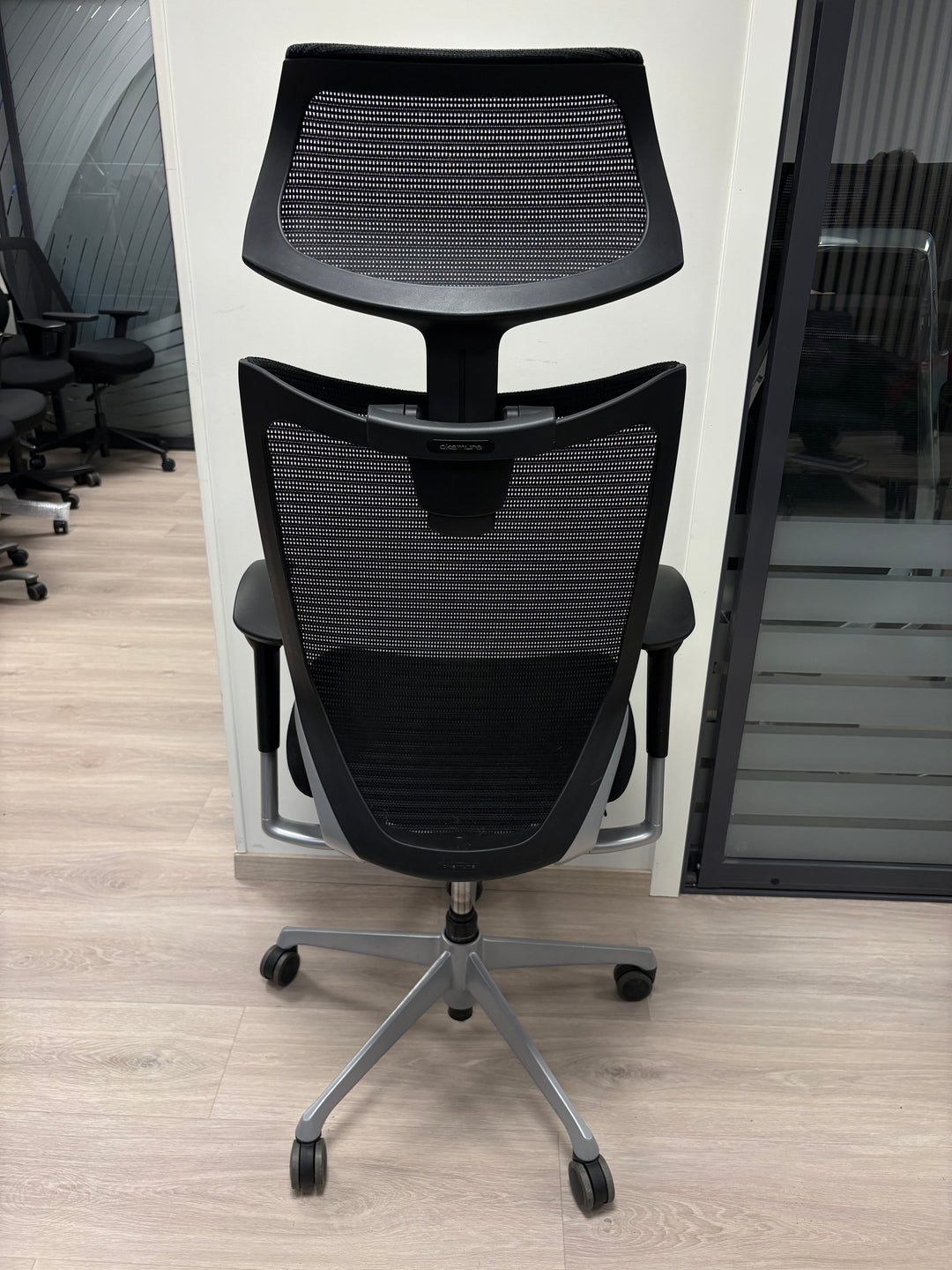 BRUKT | OKAMURA BARON M/NAKKESTØTTE KONTORSTOL