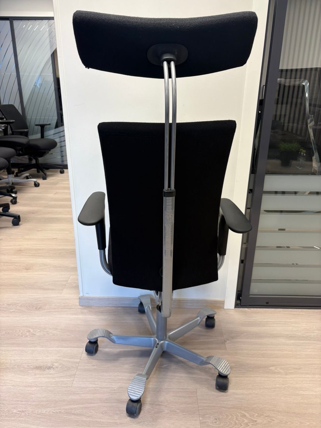 BRUKT & NYTRUKKET | HÅG H04 KONTORSTOL MED NAKKESTØTTE