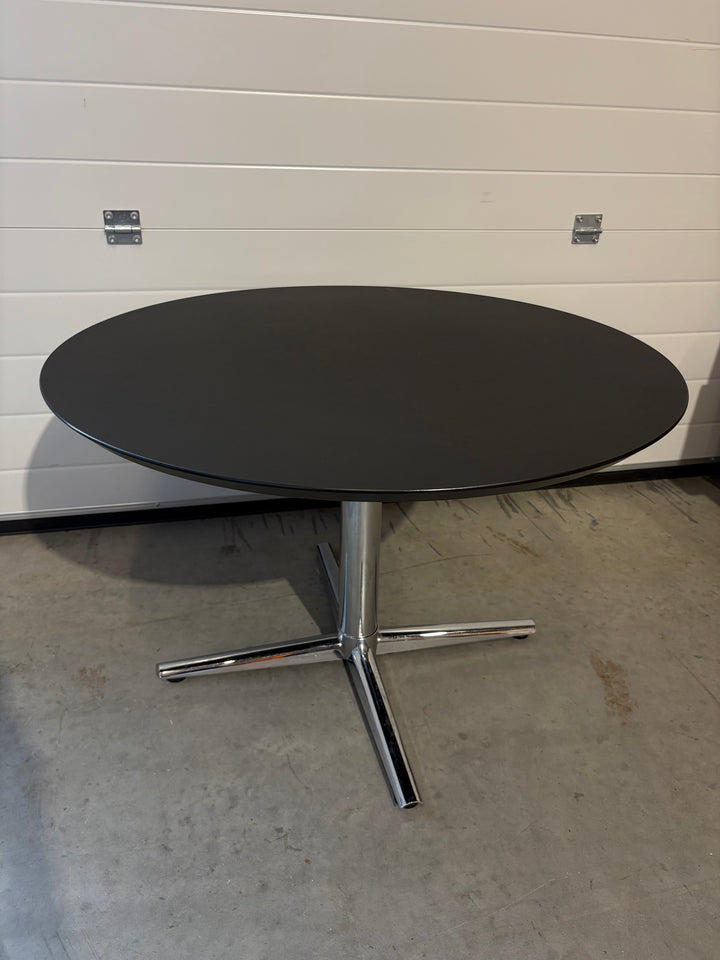 BRUKT | SVART FORAFORM LINOLEUM LOUNGEBORD