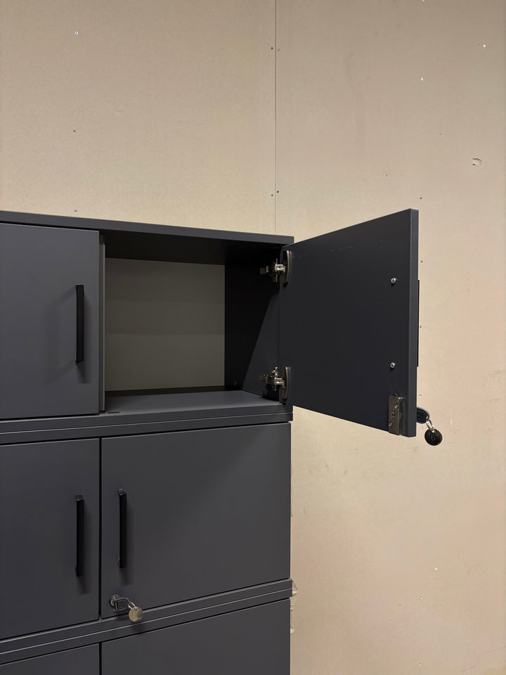 BRUKT | KINNARPS E-SERIE SKAP MØRKEGRÅ