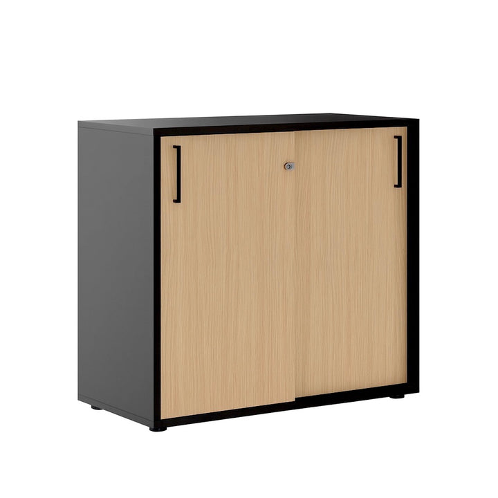 NYTT | SKYVEDØRSKAP DESIGNET I LYS EIK/SVART (PÅ LAGER)