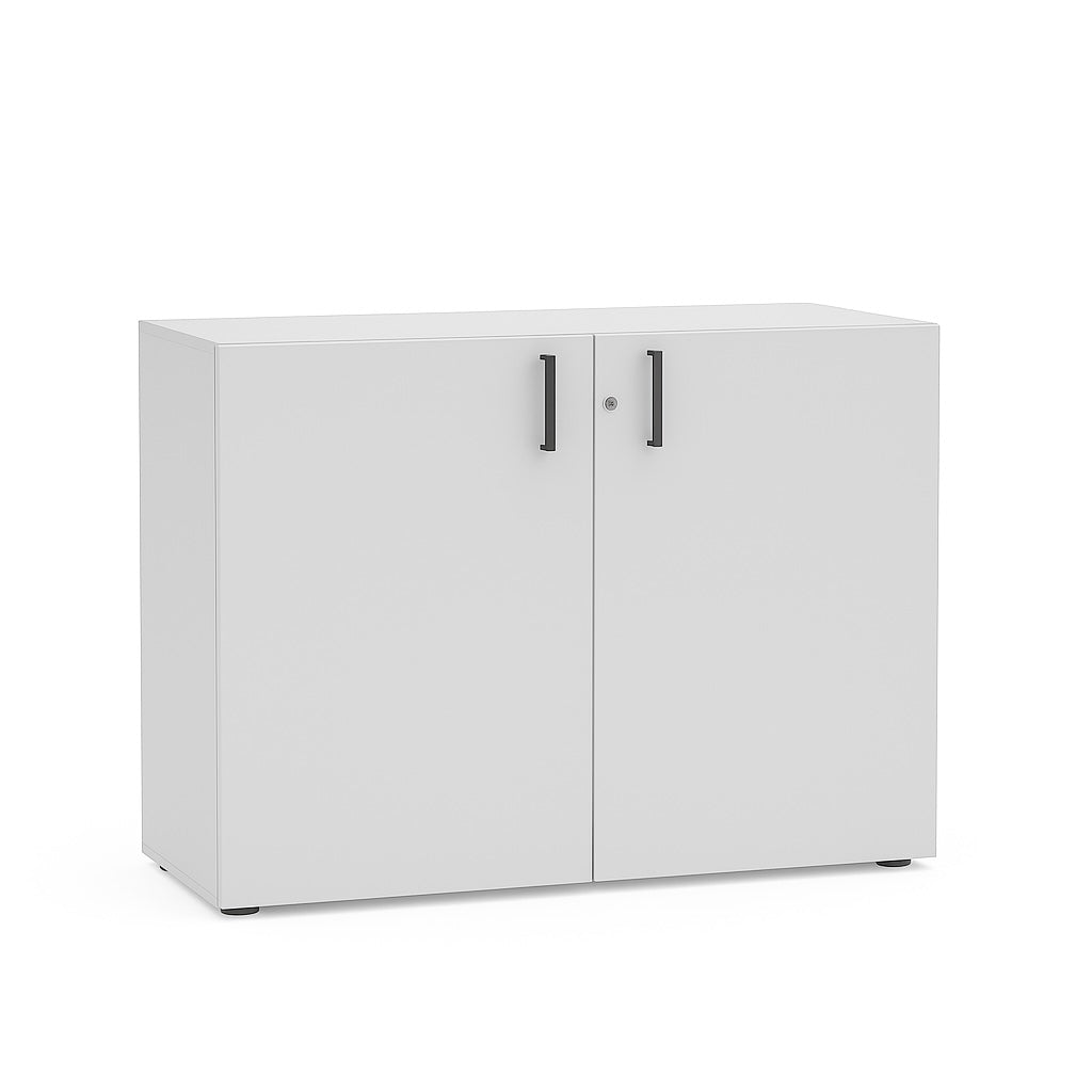 NYTT | DESIGN SKAP MED DØRER I LYSGRÅ