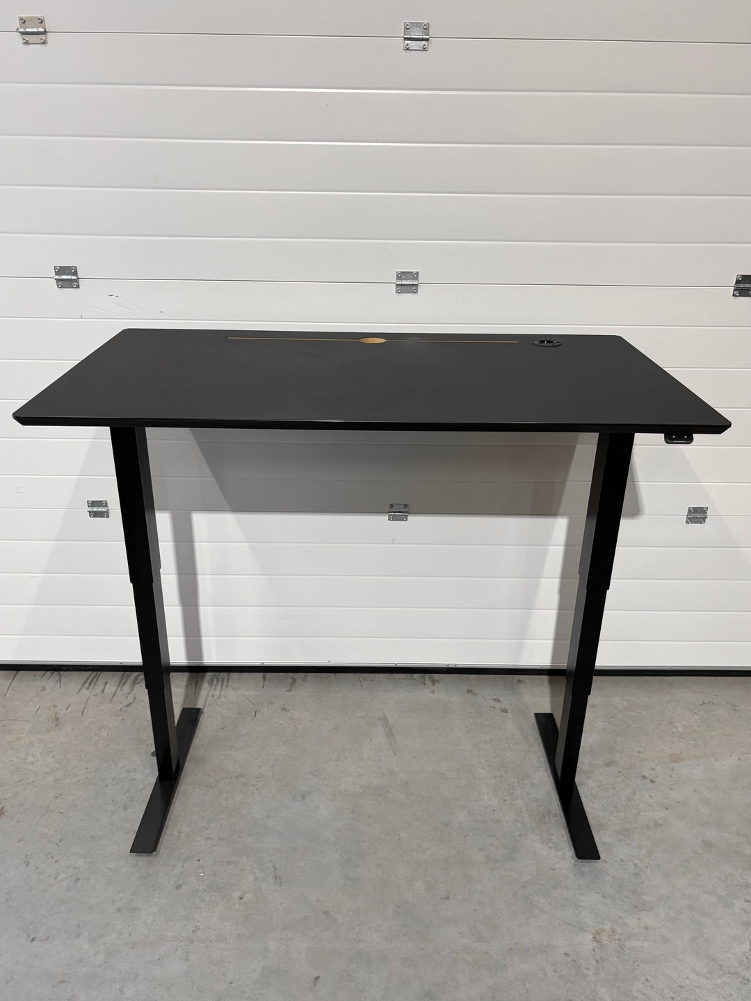BRUKT | PÅKOSTET SWEDSTYLE ELEKTRISK HEV/SENK SKRIVEBORD
