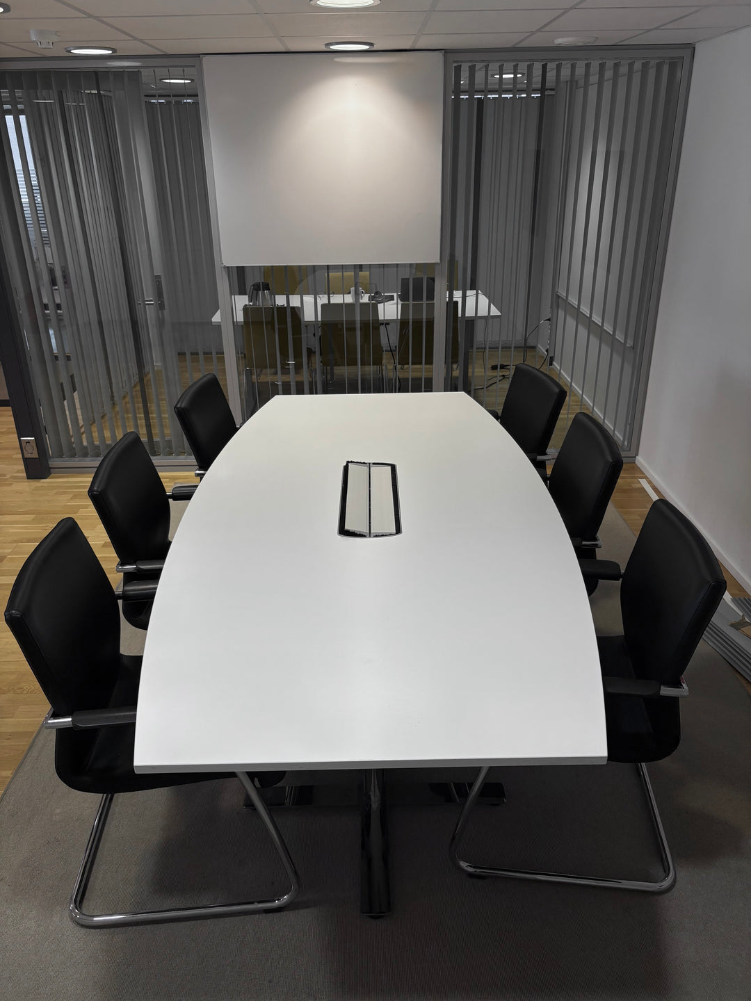 BRUKT | PAKKE MED KINNARPS KONFERANSESTOLER + MØTEBORD/KONFERANSEBORD 220 CM