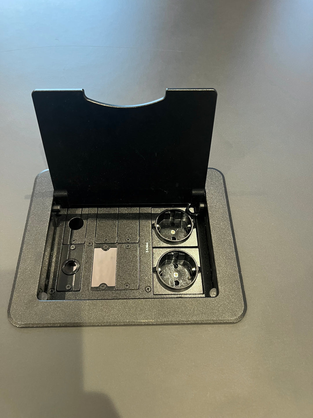 BRUKT | ELEKTRISK SVART MØTEBORD/KONFERANSEBORD 240 CM