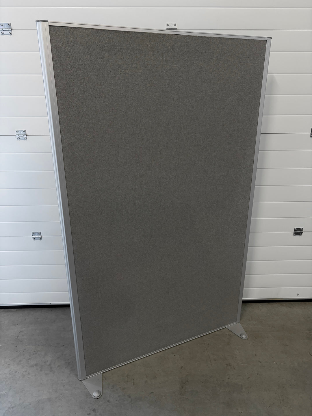 BRUKT | EFG GRÅ SKILLEVEGG