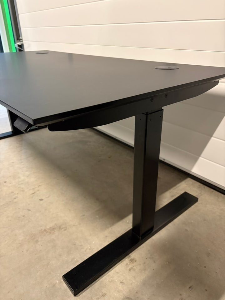 BRUKT | DESIGN ELEKTRISK HEV/SENK LINAK SKRIVEBORD SVART LINOLEUM