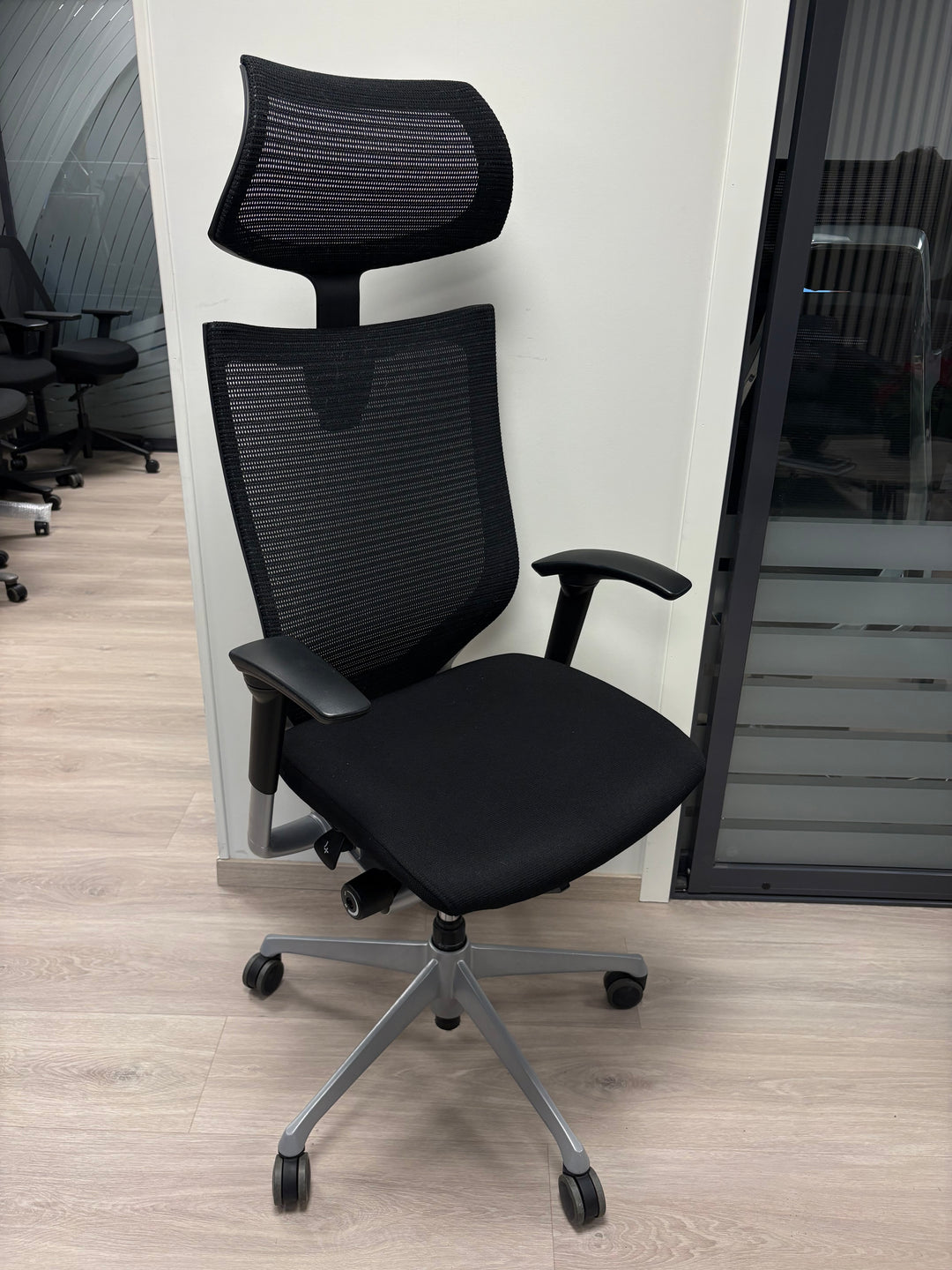 BRUKT | OKAMURA BARON M/NAKKESTØTTE KONTORSTOL