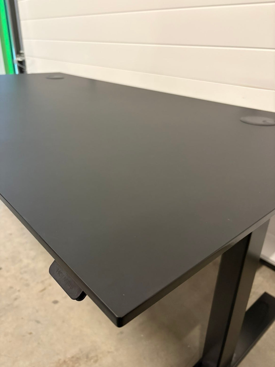 BRUKT | DESIGN ELEKTRISK HEV/SENK LINAK SKRIVEBORD SVART LINOLEUM