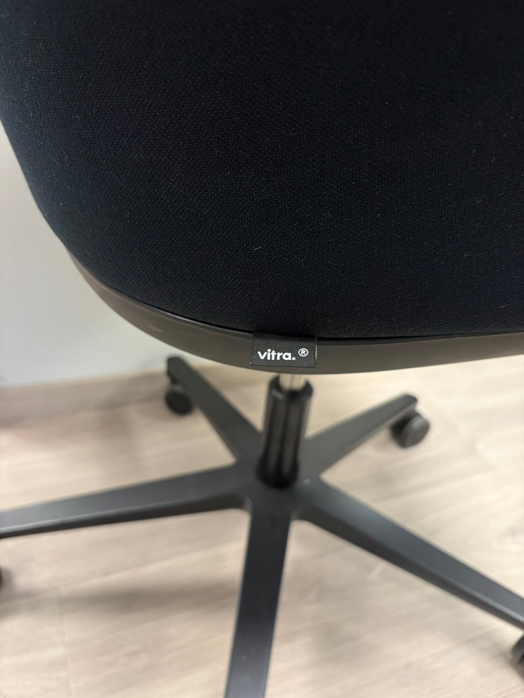 BRUKT | VITRA SOFTSHELL KONFERANSESTOL/LOUNGESTOL