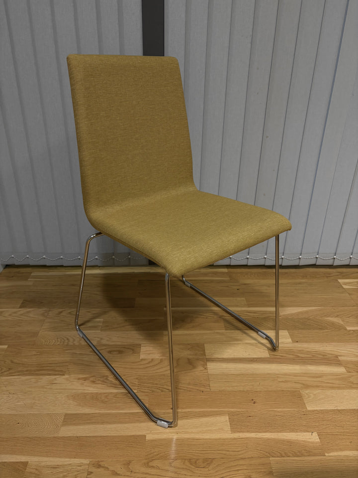BRUKT | PAKKE MED NARBUTAS KONFERANSESTOLER + MØTEBORD/KONFERANSEBORD 200 CM