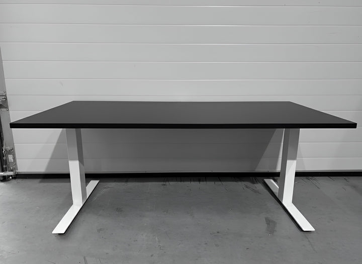 BRUKT | MANUELT SKRIVEBORD T-BEIN SVART