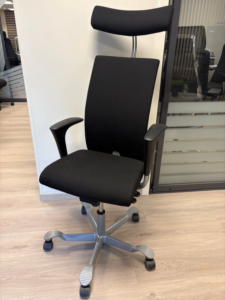 BRUKT & NYTRUKKET | HÅG H04 KONTORSTOL MED NAKKESTØTTE