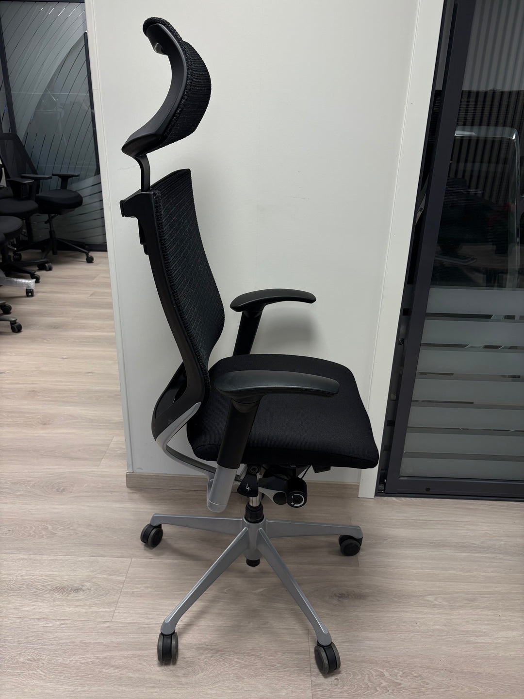 BRUKT | OKAMURA BARON M/NAKKESTØTTE KONTORSTOL