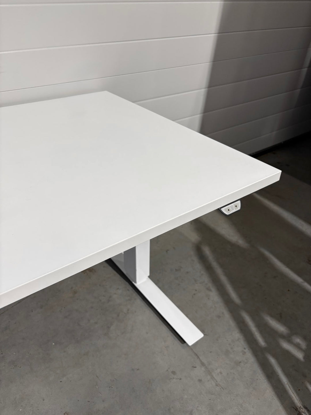 BRUKT | HEV/SENK SKRIVEBORD HELHVIT