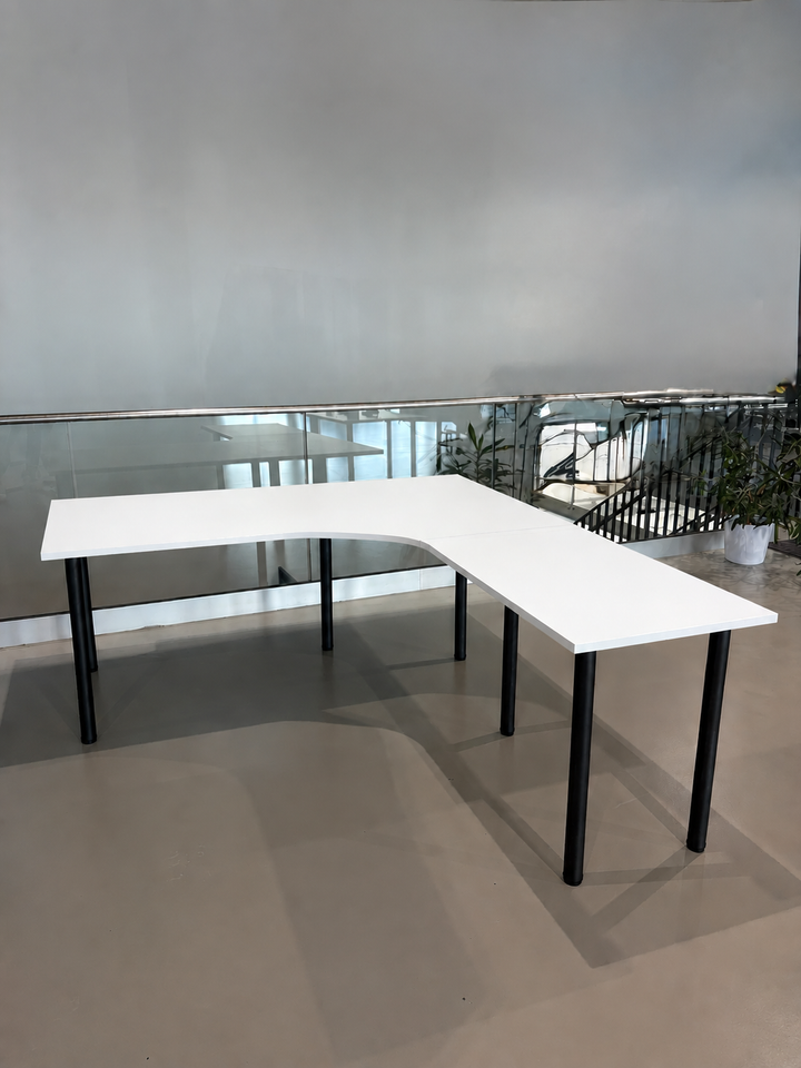 NYTT | MANUELT HJØRNE-SKRIVEBORD MED SIDEPLATE HVIT