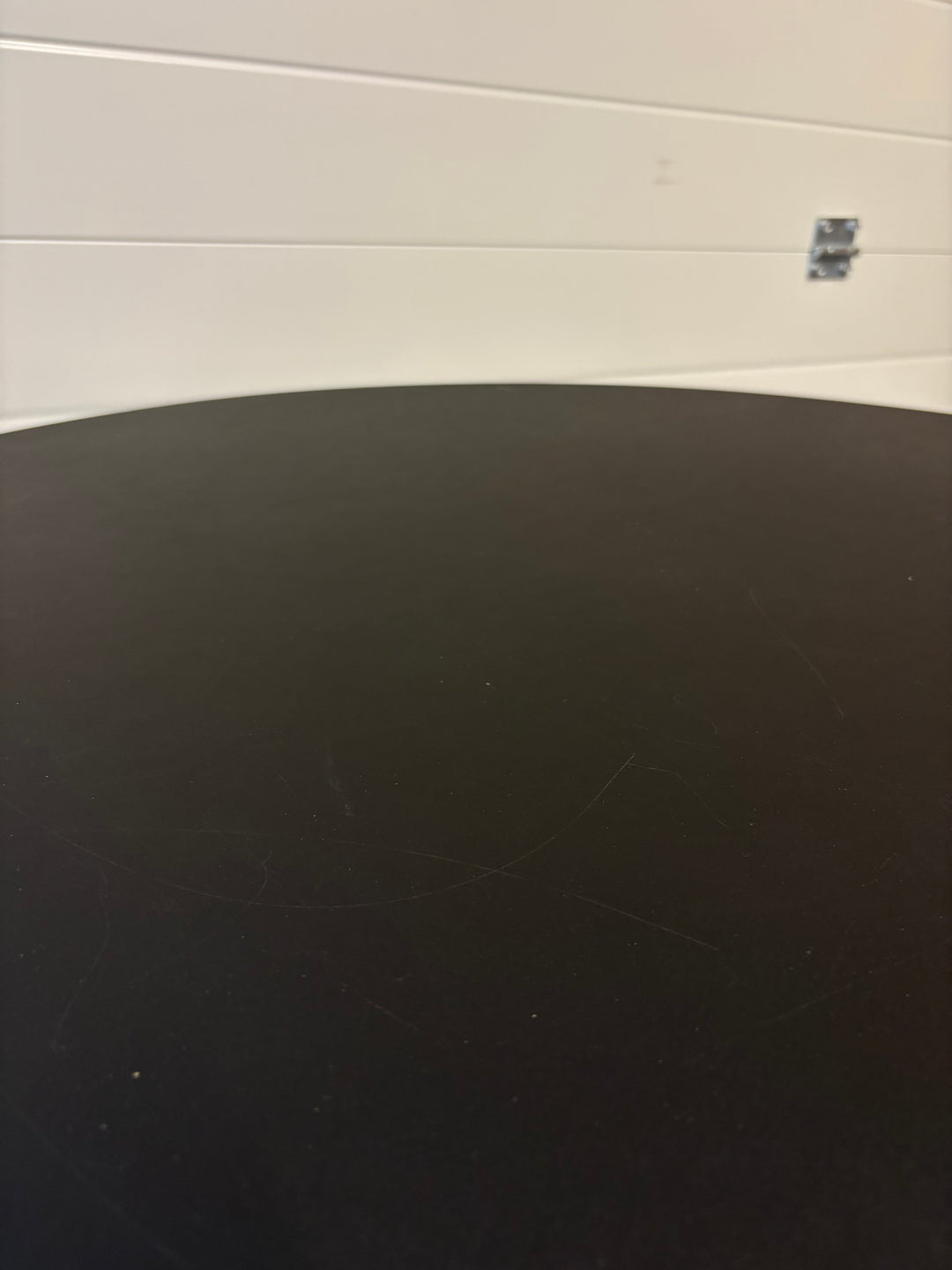 BRUKT | SVART FORAFORM LINOLEUM LOUNGEBORD
