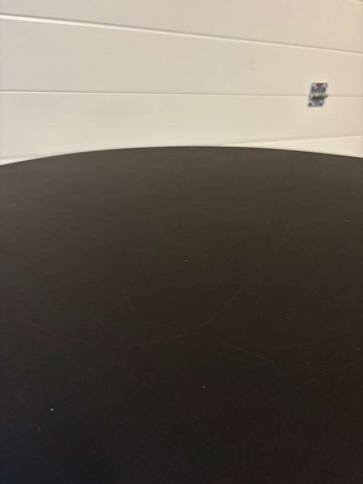 BRUKT | SVART FORAFORM LINOLEUM LOUNGEBORD