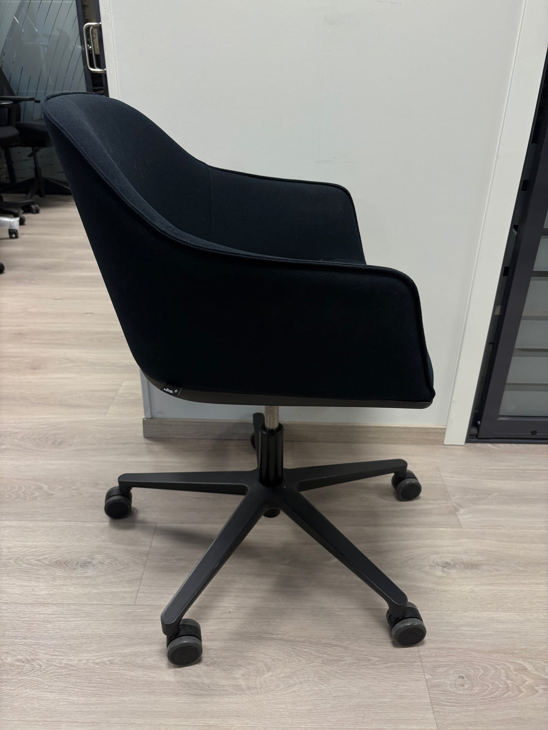 BRUKT | VITRA SOFTSHELL KONFERANSESTOL/LOUNGESTOL