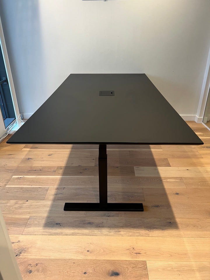 BRUKT | ELEKTRISK SVART MØTEBORD/KONFERANSEBORD 240 CM