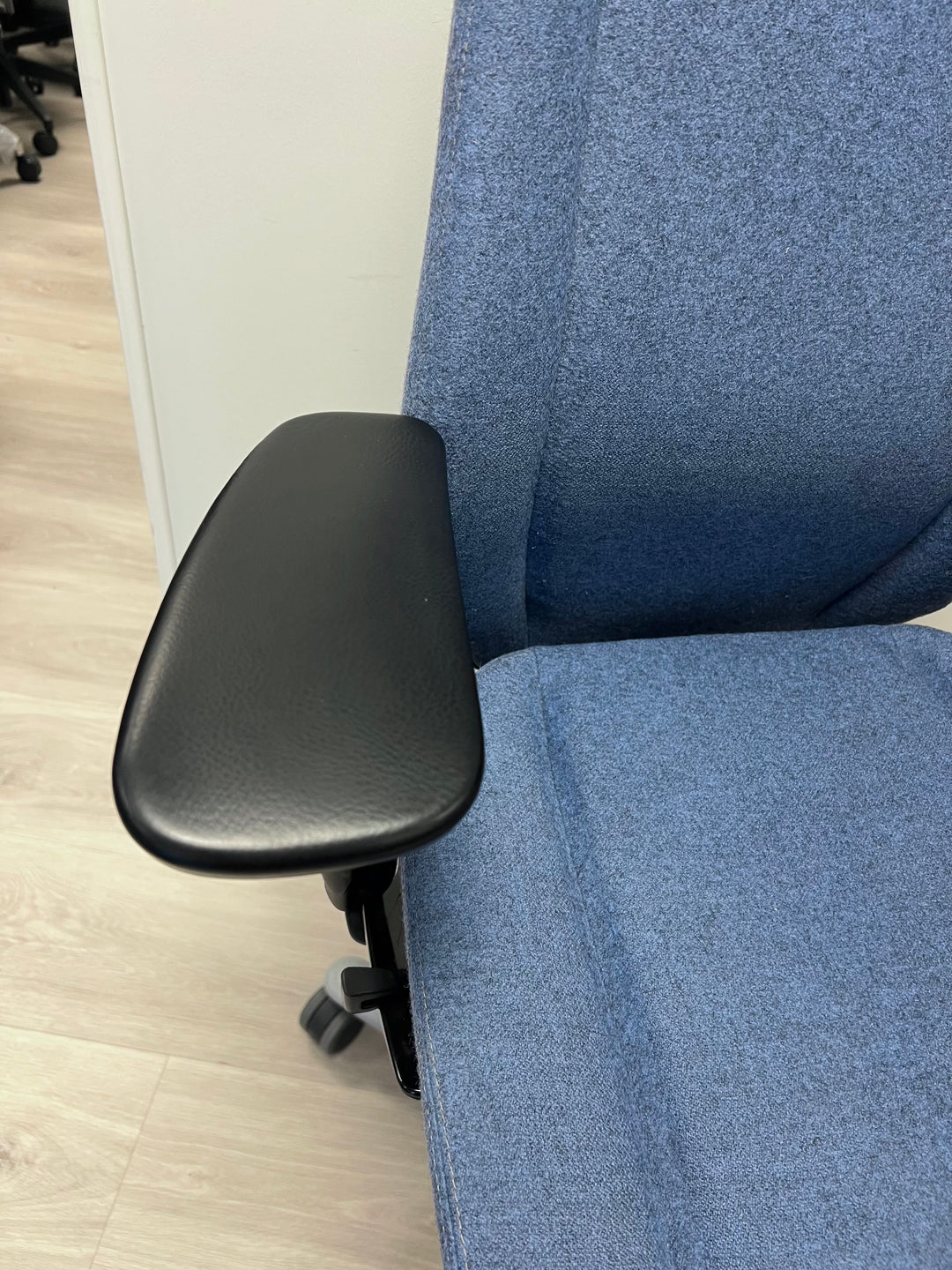 BRUKT | KINNARPS 9000 KONTORSTOL BLÅ