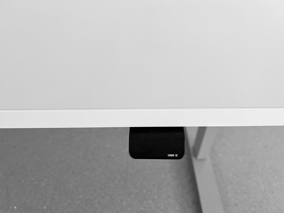 BRUKT | LINAK ELEKTRISK HEV/SENK HJØRNE-SKRIVEBORD HVIT