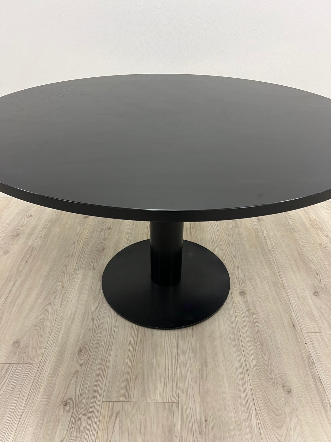 BRUKT | HELSVART MATTE LOUNGEBORD