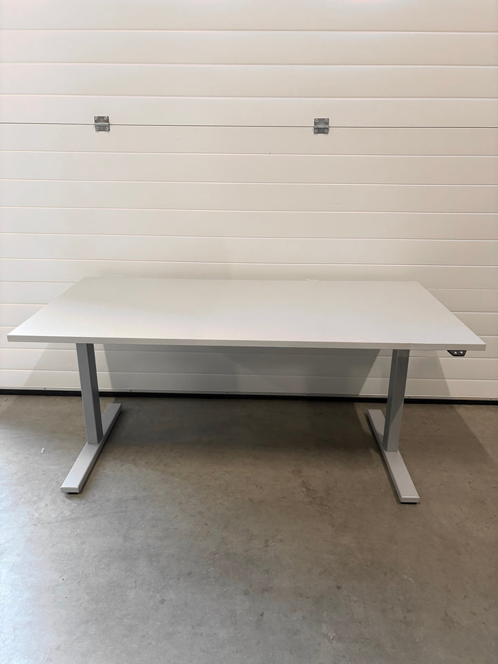 BRUKT | LINAK ELEKTRISK HEV/SENK SKRIVEBORD LYSGRÅ