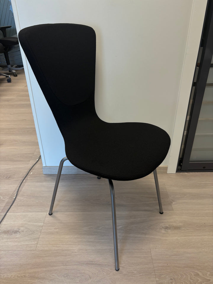 BRUKT & NYTRUKKET | VARIÈR INVITE KONFERANSESTOL