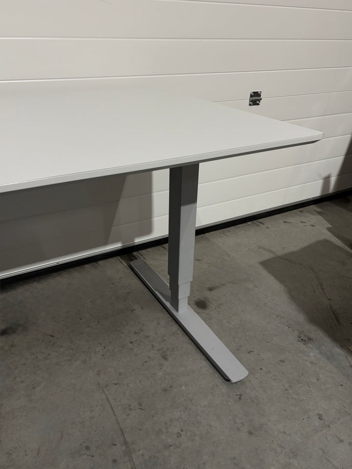BRUKT | HEV/SENK SKRIVEBORD LYSGRÅ