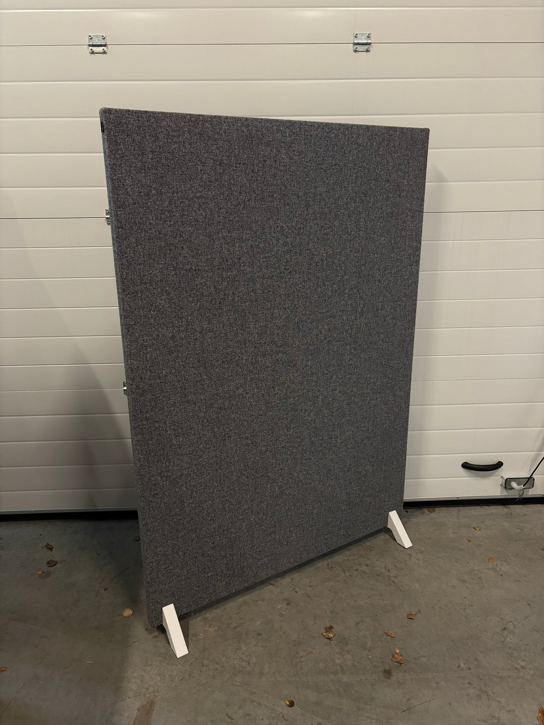 BRUKT | SPETTET MARTELA SKILLEVEGG