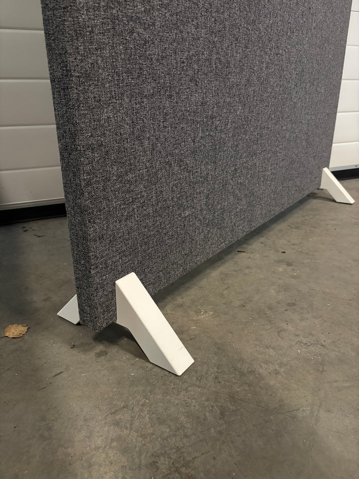 BRUKT | SPETTET MARTELA SKILLEVEGG