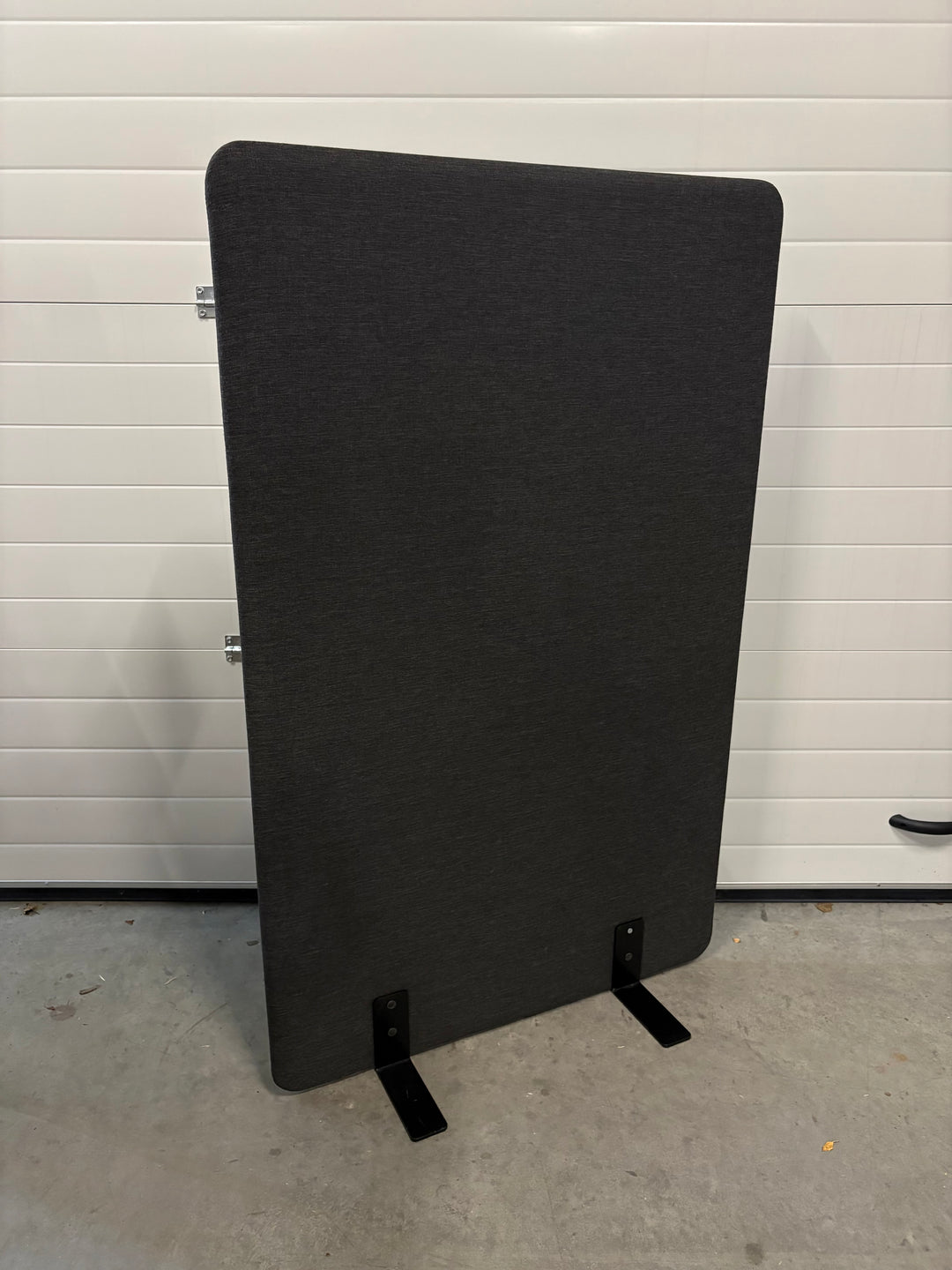 BRUKT | NARBUTAS SKILLEVEGG MØRKEGRÅ