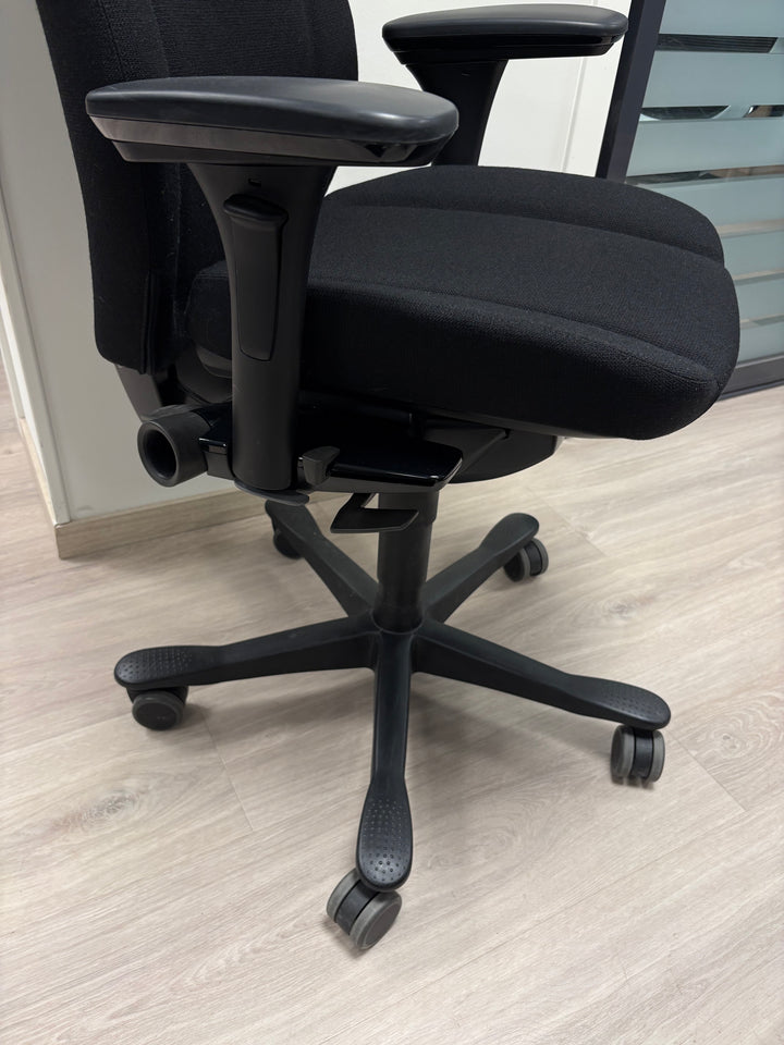 BRUKT (SOM NY) | KINNARPS 9000 KONTORSTOL SVART