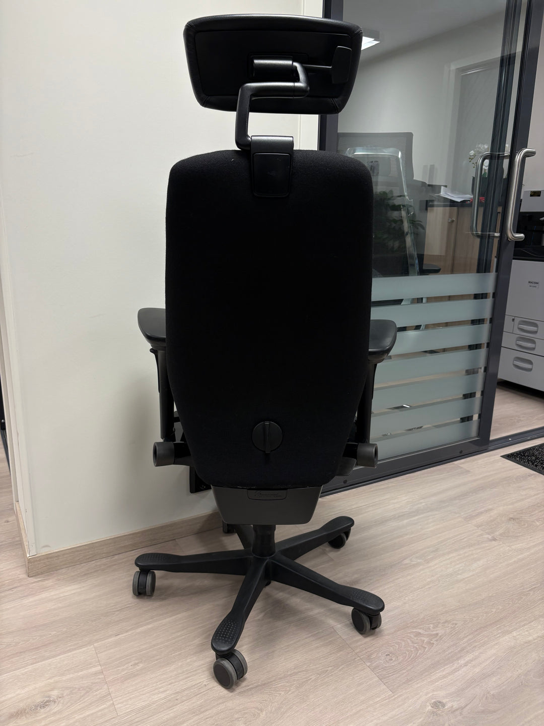 BRUKT (SOM NY) | KINNARPS 9000 KONTORSTOL SVART