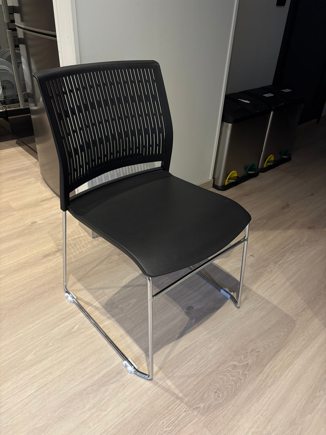 NY | KRETA DESIGN PLAST KONFERANSESTOL