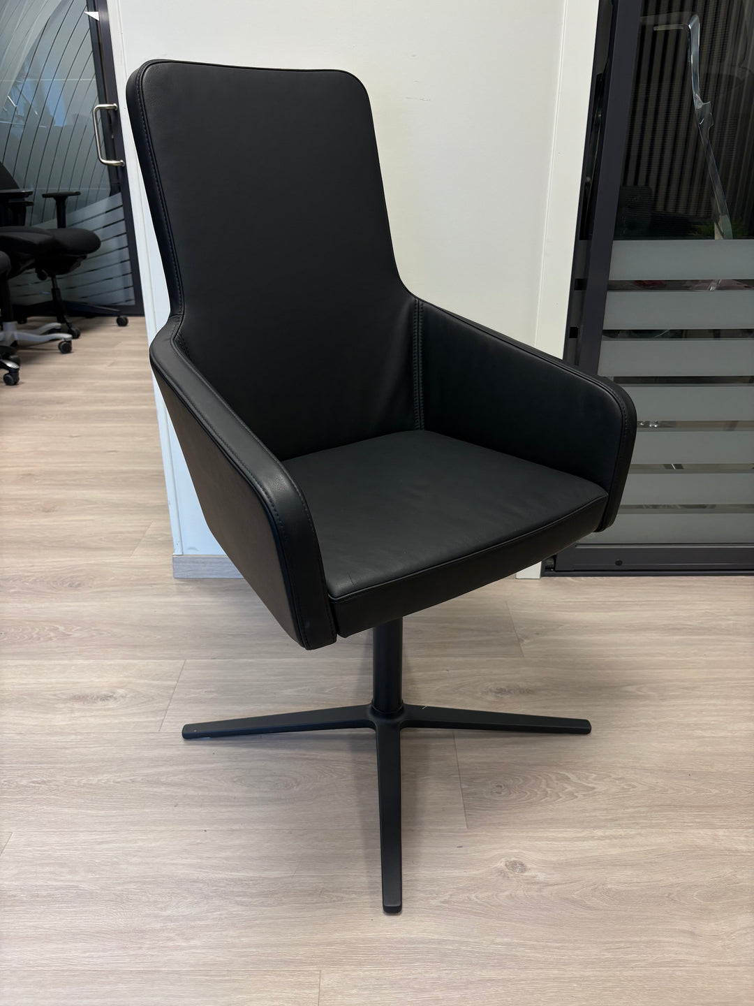 NY (DEMO) | WAGNER W-CUBE 1 C HIGH BACK KONFERANSESTOL/LOUNGESTOL