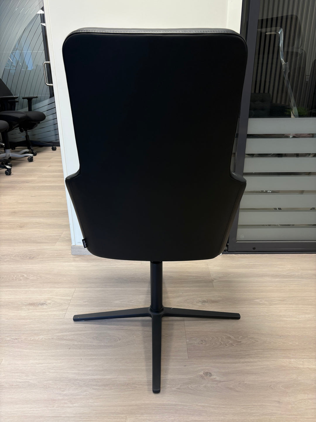NY (DEMO) | WAGNER W-CUBE 1 C HIGH BACK KONFERANSESTOL/LOUNGESTOL