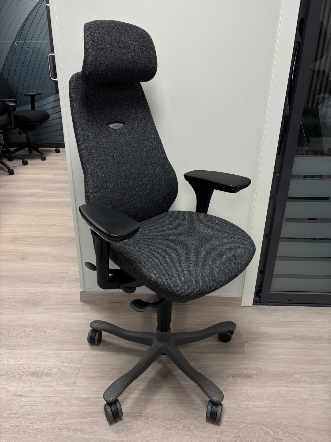 BRUKT | KINNARPS 8000 KONTORSTOL SPETTET GRÅ