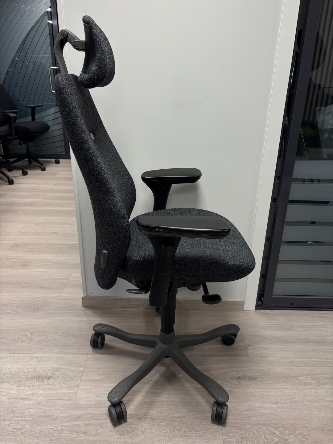 BRUKT | KINNARPS 8000 KONTORSTOL SPETTET GRÅ