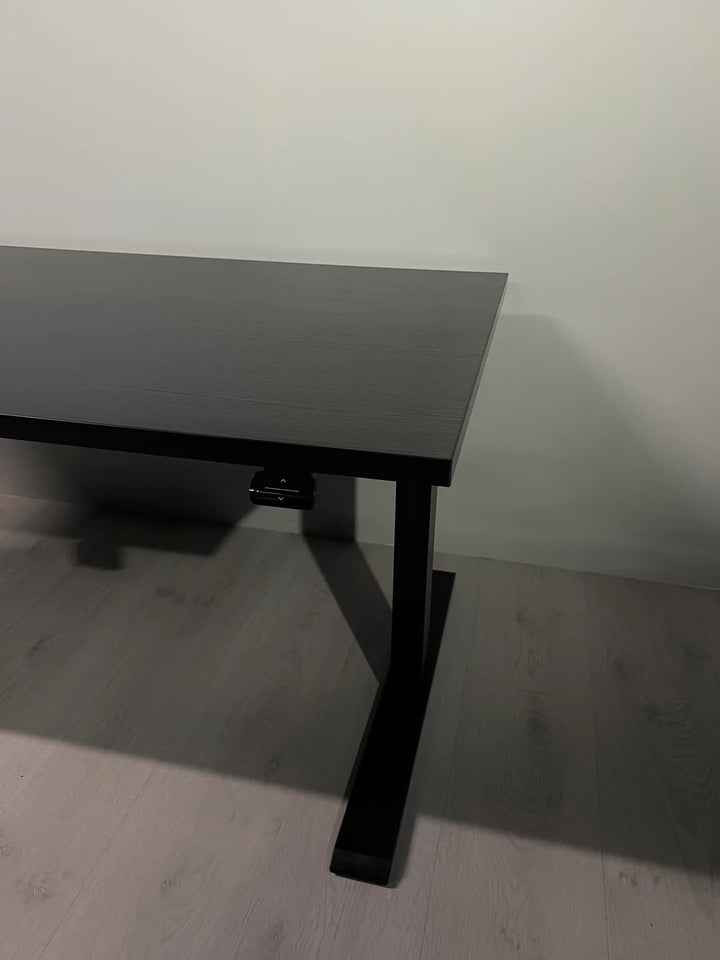 NYTT | ELEKTRISK HEV/SENK SKRIVEBORD SVART
