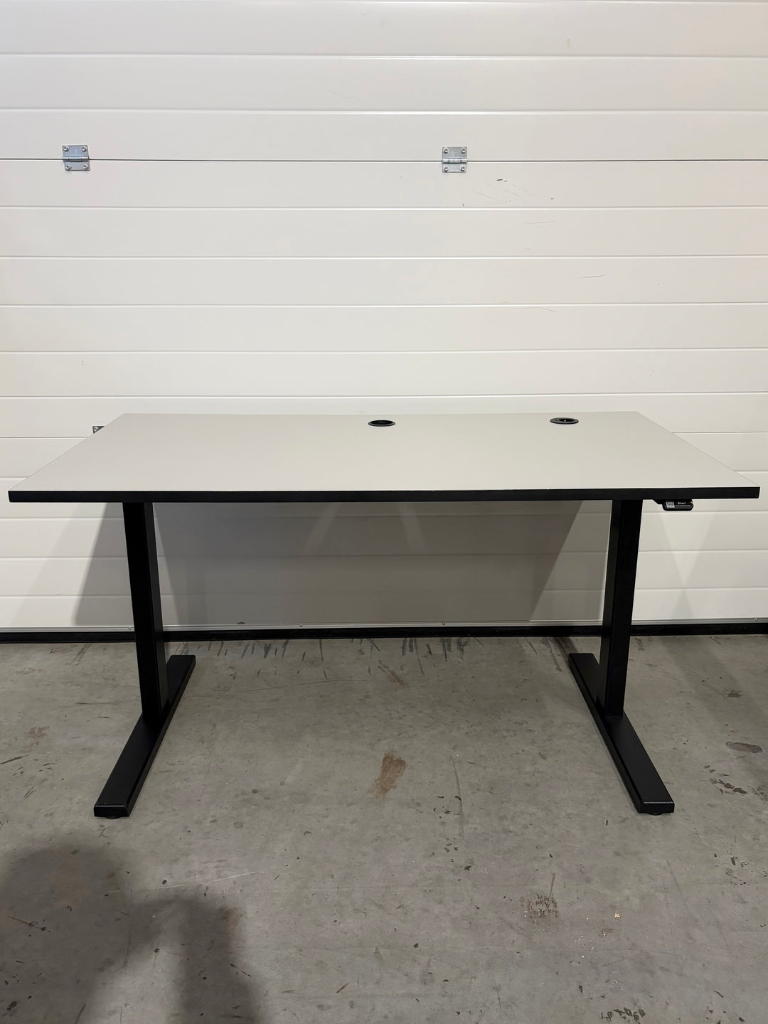 BRUKT | DESIGN ELEKTRISK HEV/SENK LINAK SKRIVEBORD SANDGRÅ