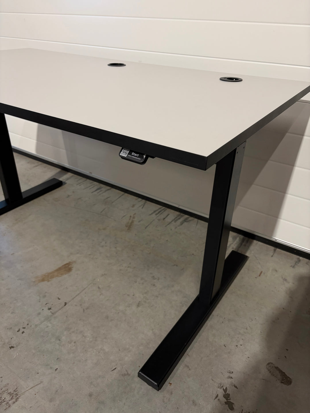 BRUKT | DESIGN ELEKTRISK HEV/SENK LINAK SKRIVEBORD SANDGRÅ